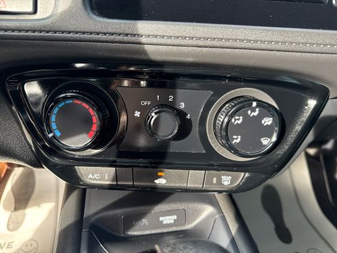 Used 2020 Honda HR-V LX image 21