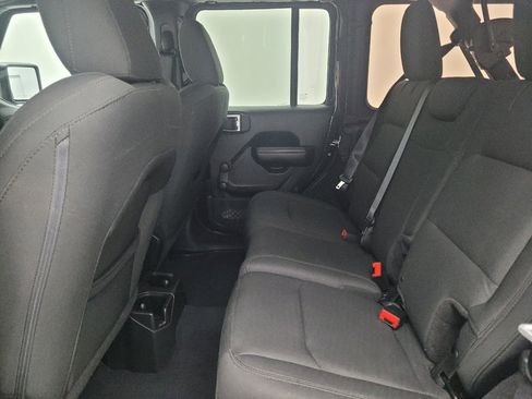 Used 2018 Jeep Wrangler Unlimited Sport AWD/4WD image 18