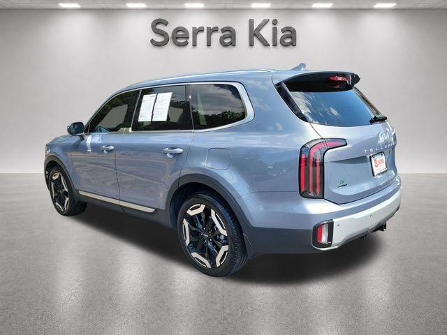 Used 2024 Kia Telluride EX w/ EX Captain's Chair Package FWD image 3