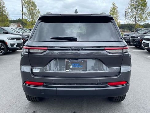 New 2025 Jeep Grand Cherokee Altitude image 34