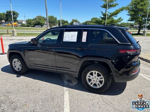 Used 2023 Jeep Grand Cherokee Laredo AWD/4WD image 16