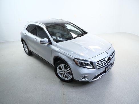 Used 2018 Mercedes-Benz GLA 250 4MATIC image 4