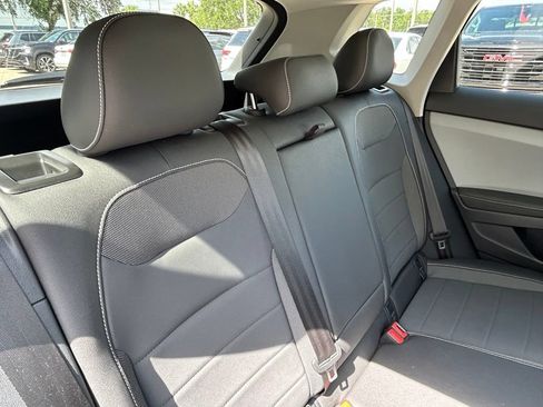 Certified 2024 Volkswagen Taos SE w/ Panoramic Sunroof Package FWD image 44
