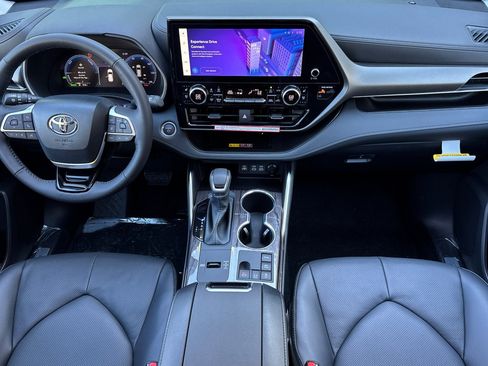 New 2026 Toyota Highlander Limited AWD/4WD image 10