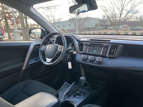 Used 2018 Toyota RAV4 LE image 28