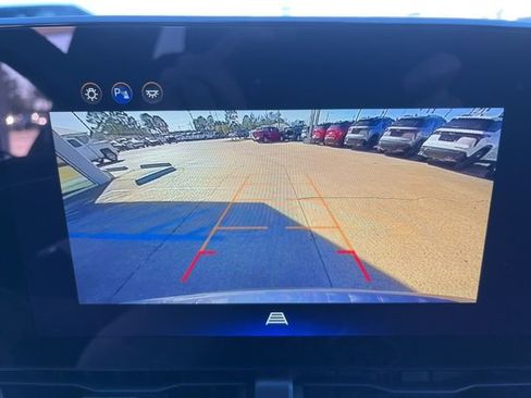 Used 2025 Chevrolet Equinox LT image 17