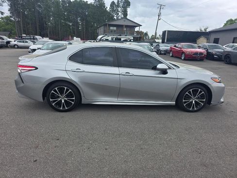Used 2020 Toyota Camry SE image 4
