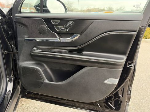 Used 2023 Lincoln Corsair AWD image 13