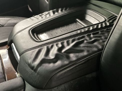 Used 2015 Cadillac Escalade Luxury image 32