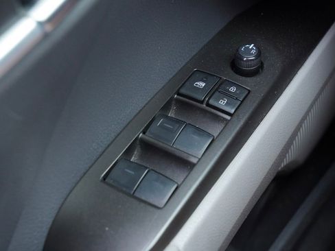 Used 2023 Toyota Camry SE image 10