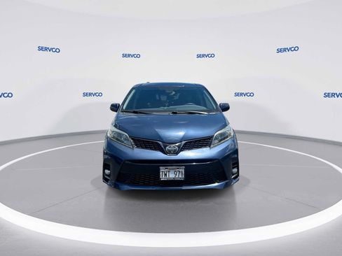 Used 2019 Toyota Sienna SE FWD image 3