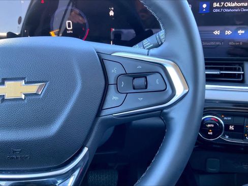 Certified 2025 Chevrolet Trax LT w/ LT Convenience Package image 25