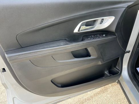 Used 2017 Chevrolet Equinox LT w/ Convenience Package image 16