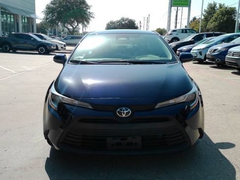 Used 2025 Toyota Corolla LE FWD image 3