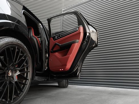Certified 2022 Porsche Cayenne GTS AWD/4WD image 35