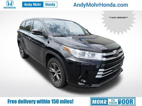 Used 2018 Toyota Highlander LE FWD image 1