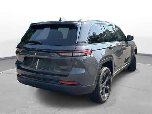 Used 2025 Jeep Grand Cherokee Limited w/ Black Appearance Package AWD/4WD image 6