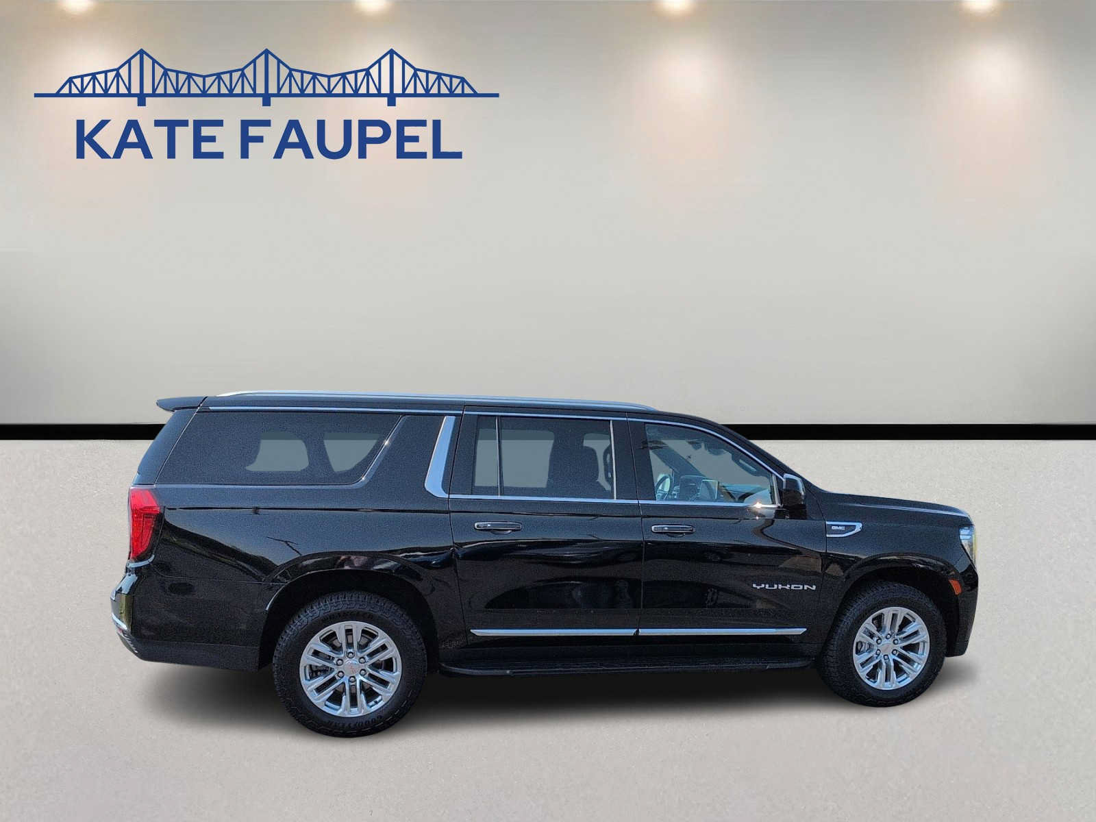 Used 2023 GMC Yukon XL SLT AWD/4WD image 8