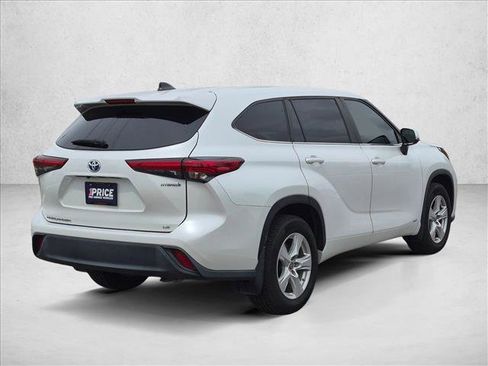 Used 2023 Toyota Highlander LE AWD/4WD image 5