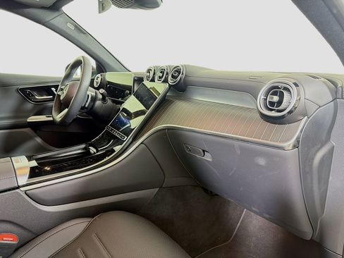 Used 2026 Mercedes-Benz GLC 300 4MATIC image 32