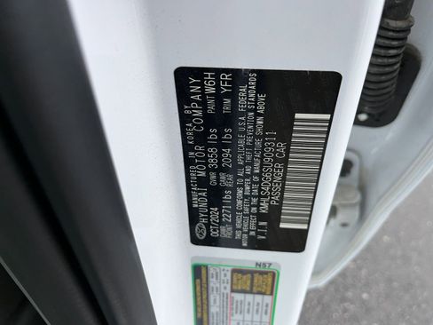 Used 2025 Hyundai Elantra SEL image 28