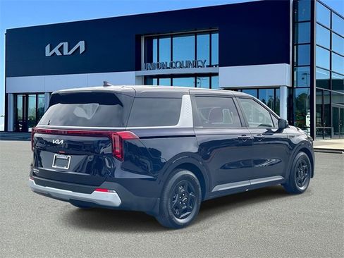 New 2026 Kia Carnival LX image 6