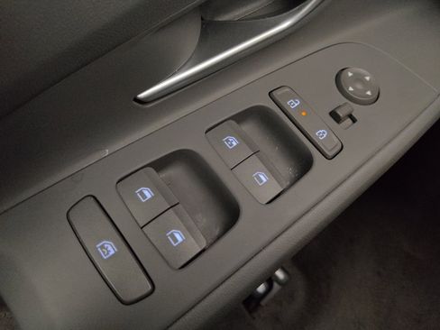 Used 2025 Hyundai Elantra Sport image 27