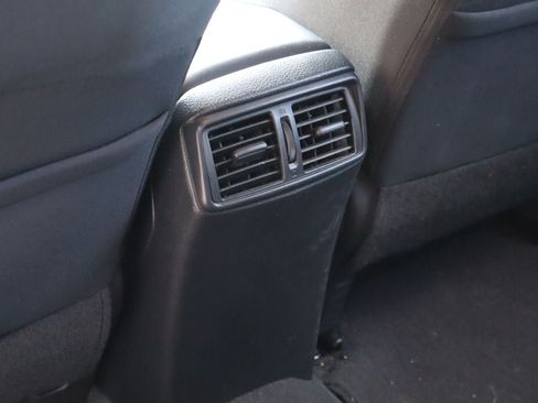 Used 2018 Nissan Rogue S FWD image 18