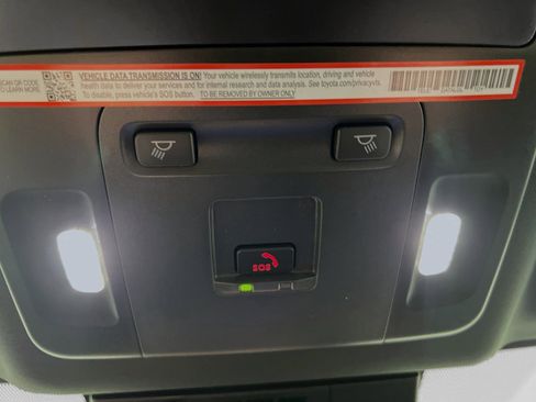 Used 2025 Toyota Camry SE w/ Convenience Package image 21