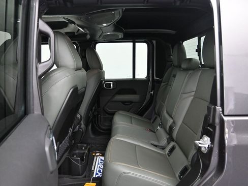 New 2025 Jeep Gladiator Mojave image 24