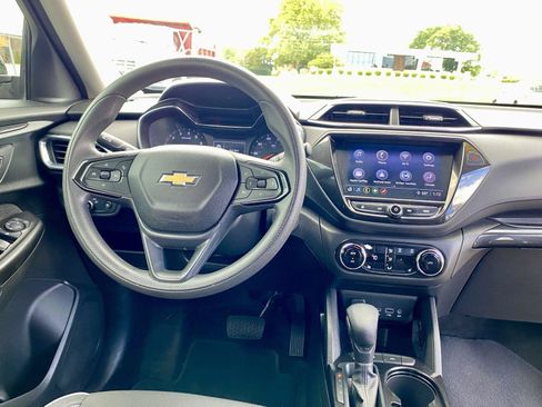 Used 2021 Chevrolet TrailBlazer LT w/ Convenience Package FWD image 17