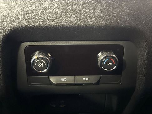 Used 2026 Chevrolet Traverse LT image 36