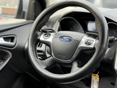 Used 2014 Ford Focus SE w/ SE Winter Package FWD image 17