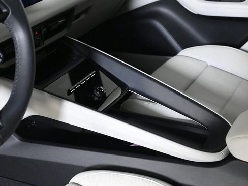 Certified 2025 Porsche Macan Electric image 24