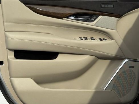 Used 2020 Cadillac Escalade Luxury image 15