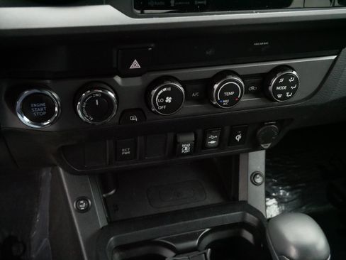 Used 2019 Toyota Tacoma TRD Sport AWD/4WD image 23
