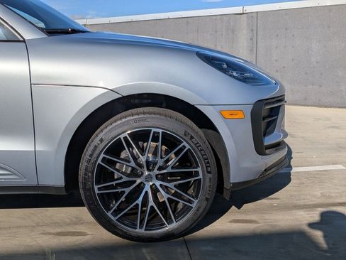 Certified 2025 Porsche Macan AWD/4WD image 11