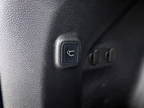 Used 2019 Jeep Cherokee Limited image 31