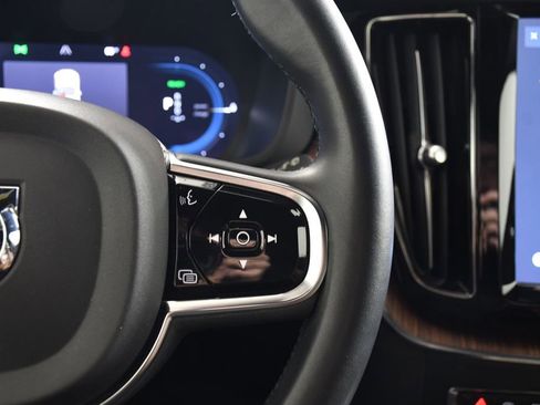 Used 2023 Volvo XC60 T8 Plus image 30