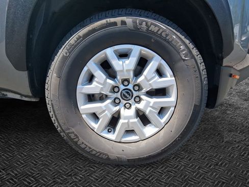 Used 2024 Nissan Frontier SV w/ SV Convenience Package RWD image 11