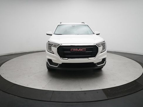 Used 2024 GMC Terrain SLE w/ Driver Convenience Package AWD/4WD image 12