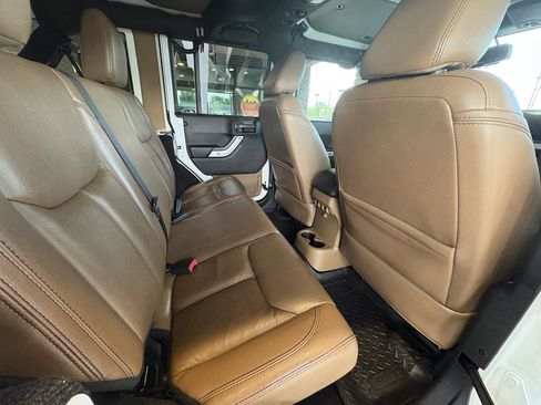 Used 2013 Jeep Wrangler Unlimited Sahara w/ Connectivity Group AWD/4WD image 25