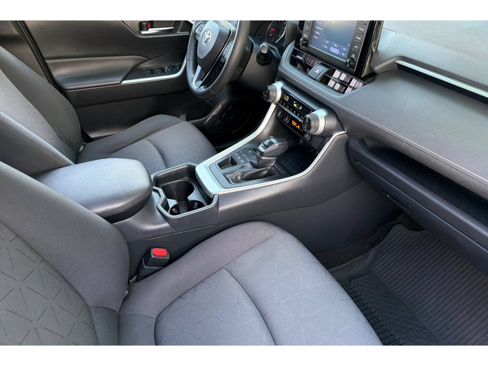 Used 2019 Toyota RAV4 XLE w/ Convenience Package AWD/4WD image 18