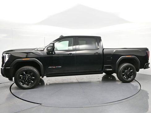 Used 2024 GMC Sierra 2500 AT4 w/ AT4 Premium Plus Package AWD/4WD image 4