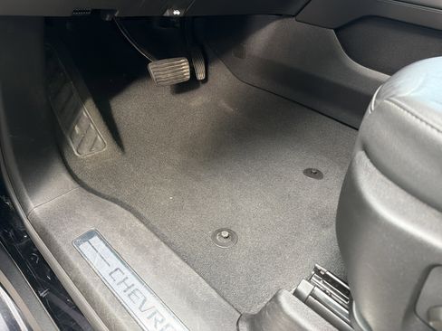 Used 2024 Chevrolet Suburban LT AWD/4WD image 17