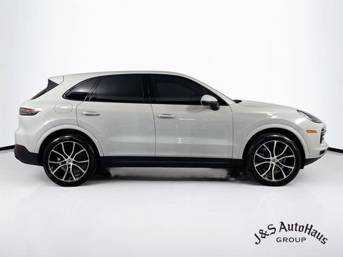 Used 2023 Porsche Cayenne Platinum Edition AWD/4WD image 8