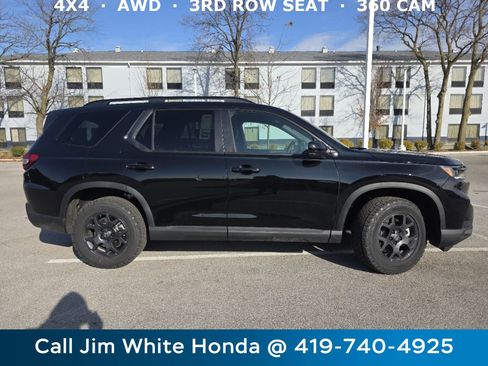 New 2025 Honda Pilot TrailSport image 13