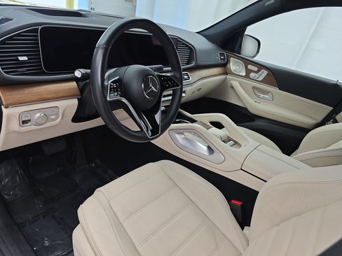 Used 2024 Mercedes-Benz GLS 450 4MATIC image 17