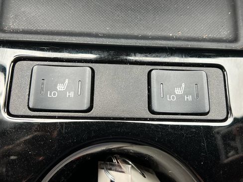 Used 2021 Toyota Prius Prime LE FWD image 25
