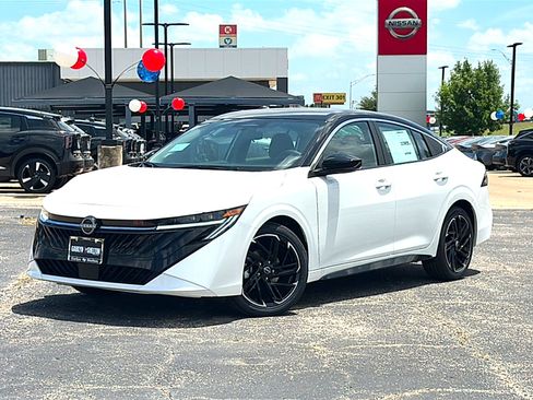 New 2026 Nissan Sentra SR w/ Floor Mat Package FWD image 2